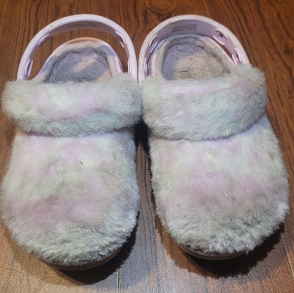 Furry lavender crocs size 7 - Picture 1 of 4